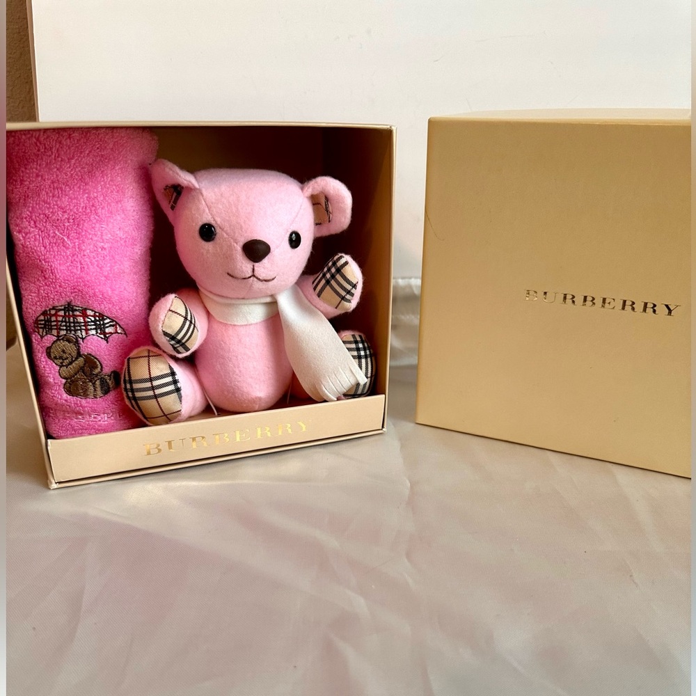 Burberry Rare Authentic Teddy Bear & Hand Towel Gift Set Collector’s Edition - Picture 6 of 14